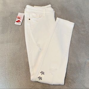 Distressed Super Skinny Jeans